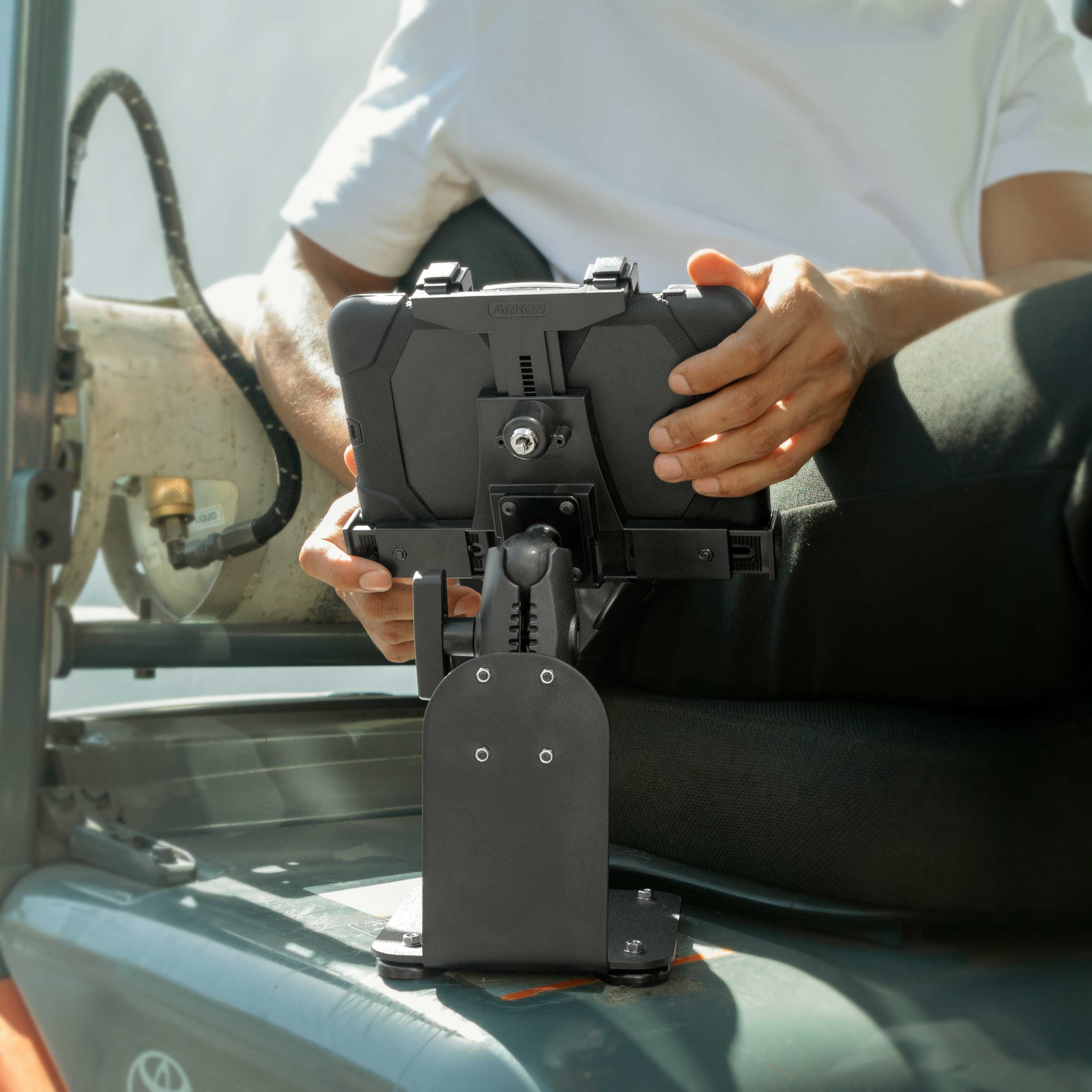 SteadyMag™ Magnetic Mount System with LockVise™ Locking Tablet